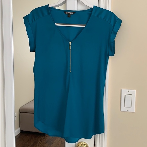 Express Tops - Express size XS silky top with zip front